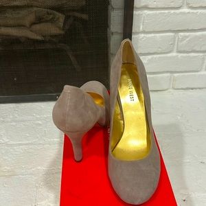 Nine West grey suede sexy size 8.5 pumps